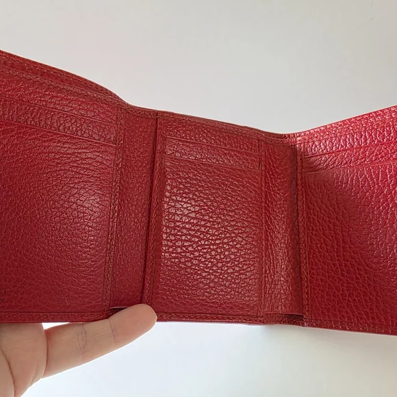 SOLD Gucci GG Marmont Red Pebbled Leather Trifold Wallet – Entrupy Authenticated - Picture 10 of 12